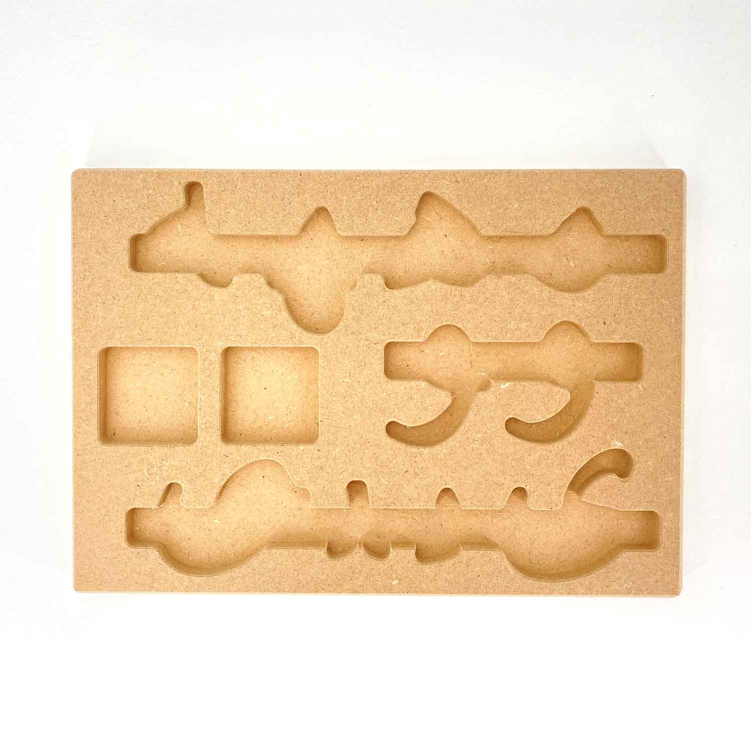 Nos plateaux de rangement "Montessori Tidy" spécialment conçu pour notre alphabet mobile Arabe Montessori. Matériel pédagogique haut de gamme entièrement fabriqué en France